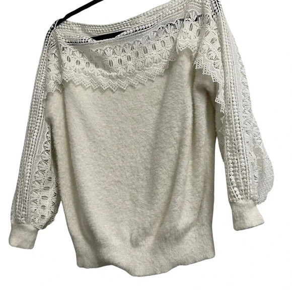 Beautiful Soft Viscose Sweater w/ Faux lace on neck & sleeves. Estimated Large. - Picture 1 of 12